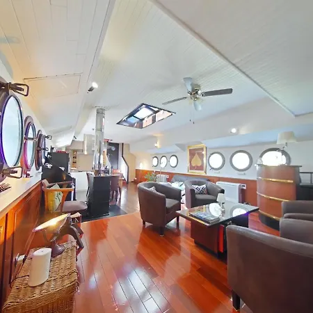 Peniche Mirage, Cabine St Exupery Carcasona